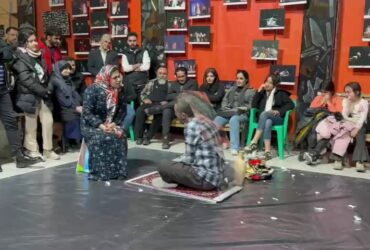 نمایش ” زندگی معمولی” از کرمانشاه به عنوان نخستین کار در چهاردهمین جشنواره تئاتر خیابانی شهروند اجرا می شود.