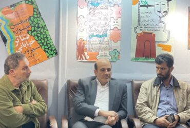 دیدار فرماندار شهرستان لاهیجان از دبیرخانه هنری جشنواره تئاتر خیابانی شهروند لاهیجان